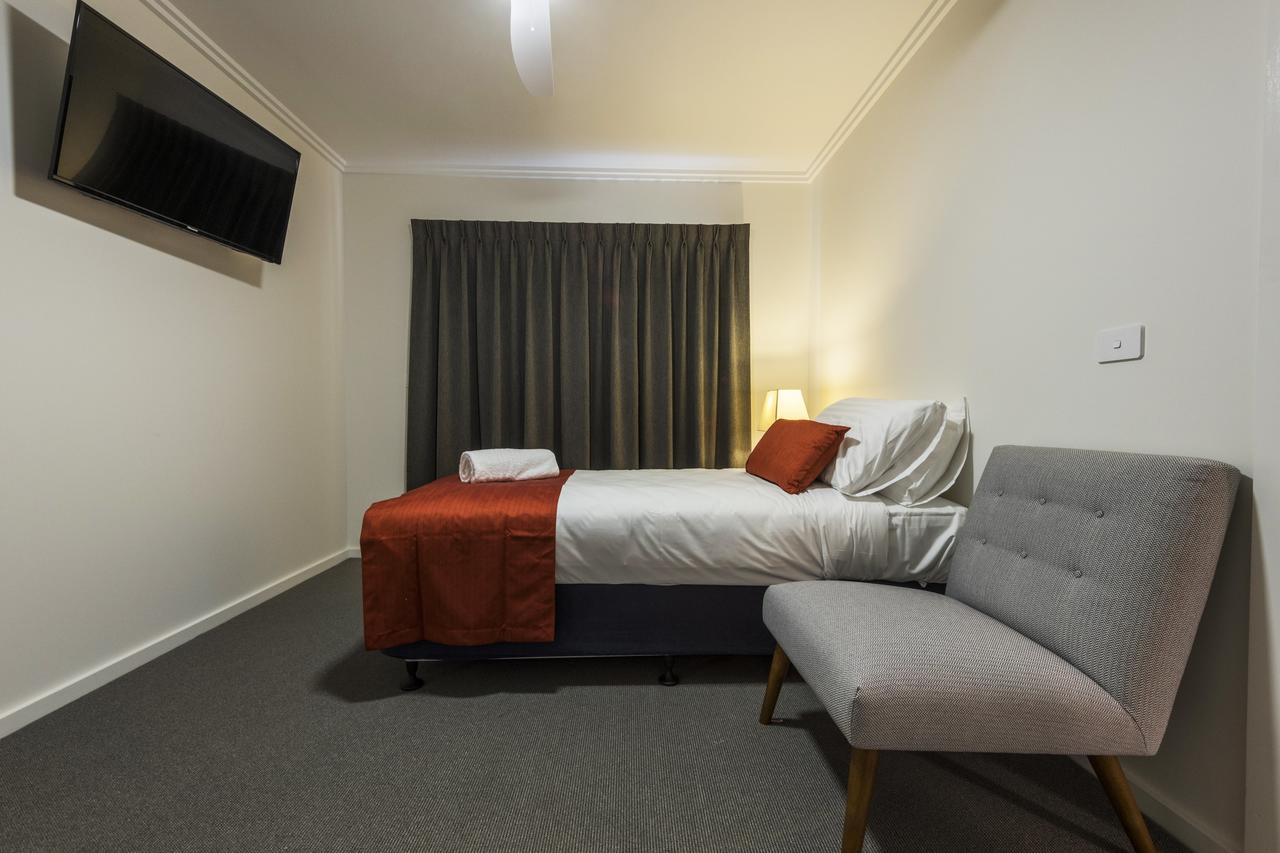 Club Maclean Motel Экстерьер фото